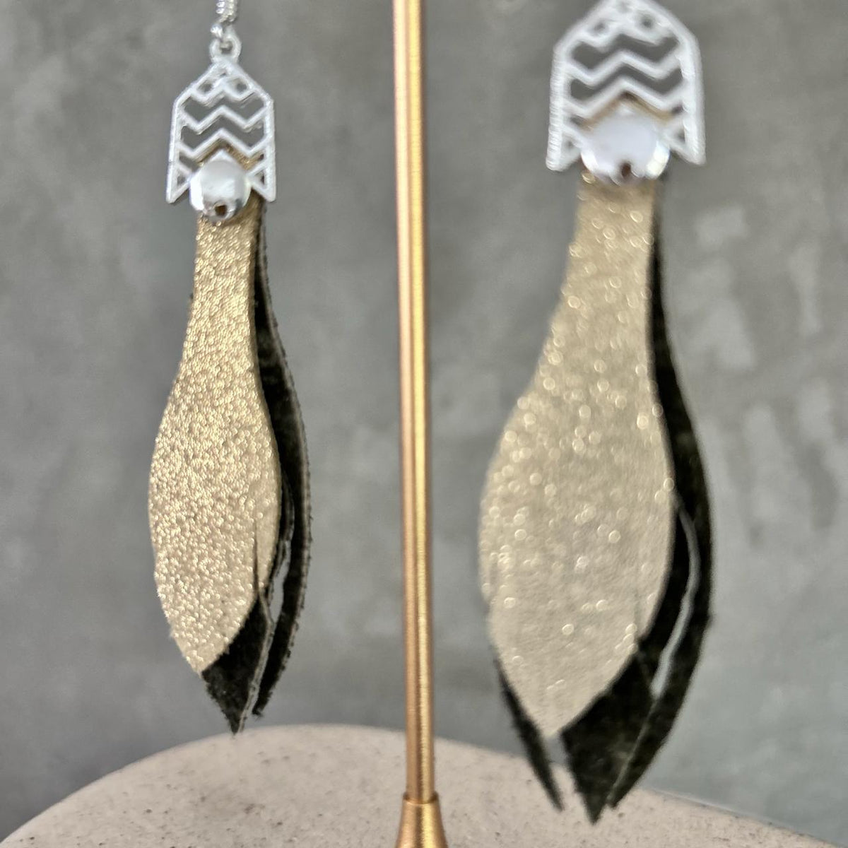 Verde deslavado + dorado disco