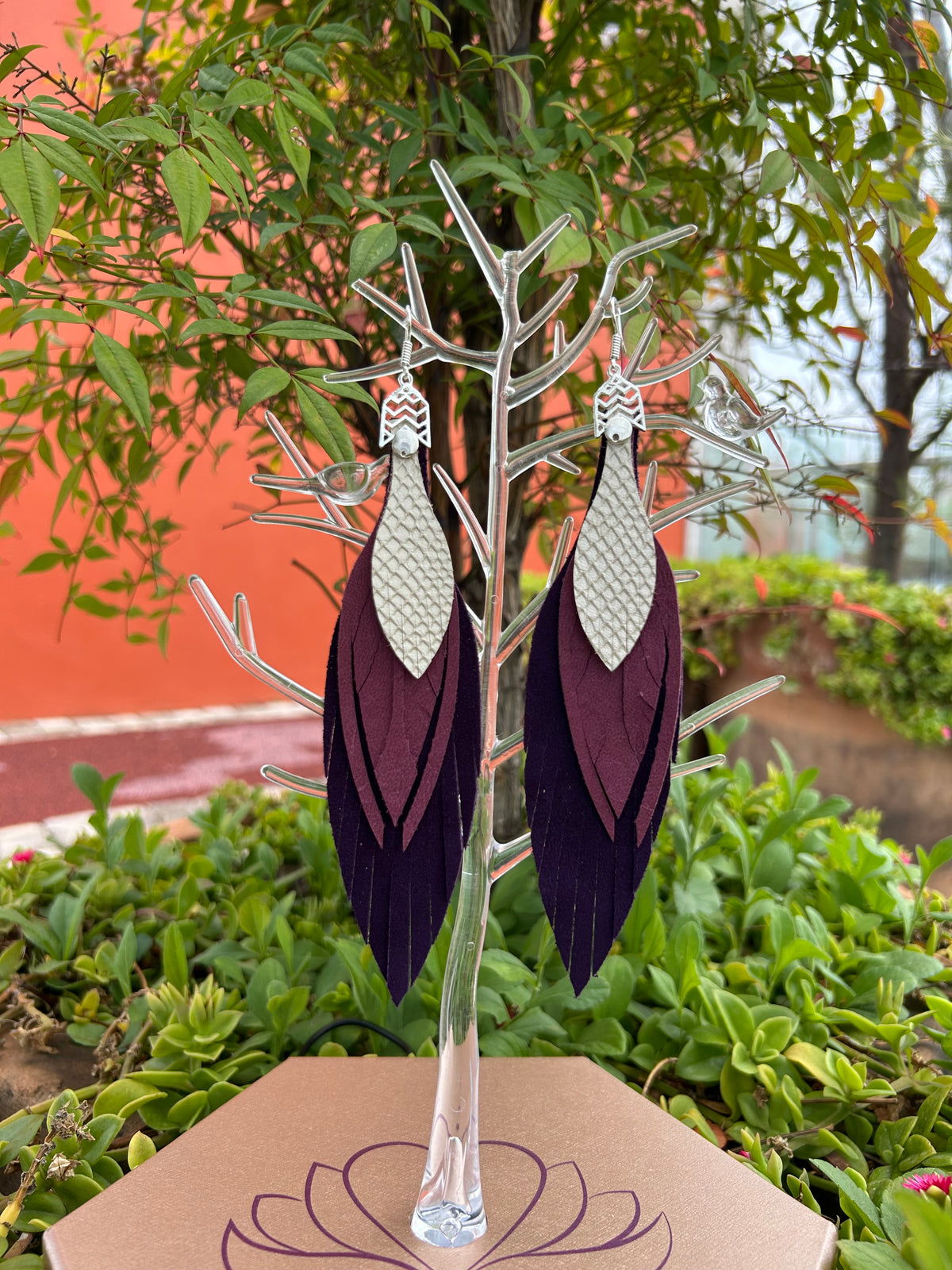 Morado + magenta + beige texturizado