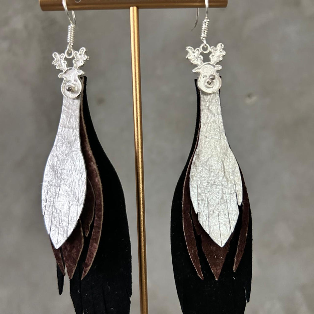 Aretes Reno · Negro, café y perla, tamaño mediano, colección Navidad
