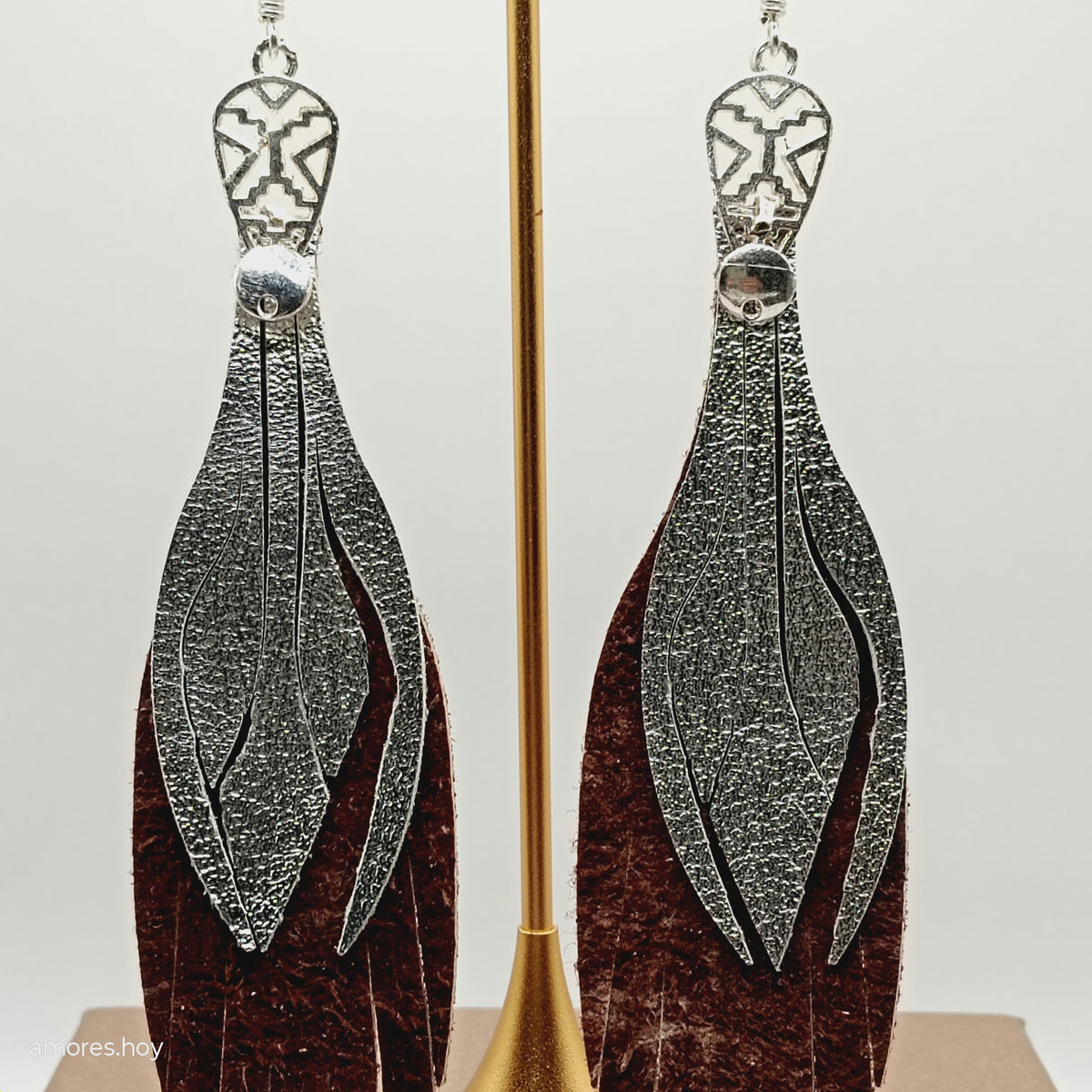 Aretes Café deslavado y plata, tamaño mediano, colección Escarlata