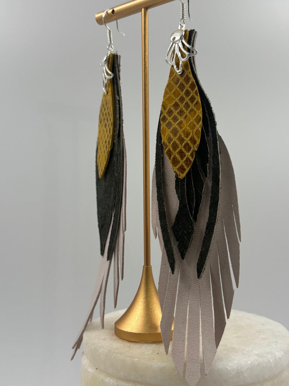 Aretes Abanico · Piel, verde y amarillo serpiente, tamaño grande, colección Escarlata