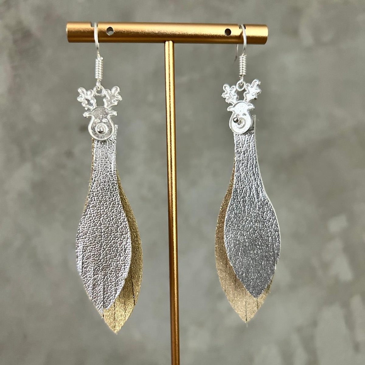 Aretes Reno · Dorado y plata, tamaño chico, colección Navidad