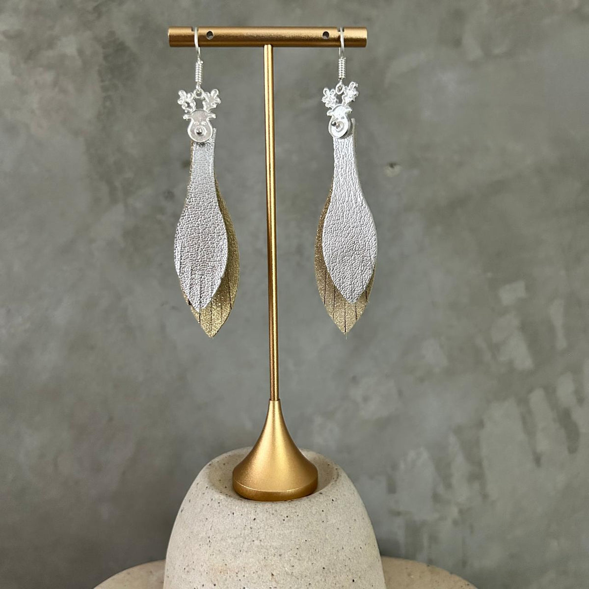 Aretes Reno · Dorado y plata, tamaño chico, colección Navidad